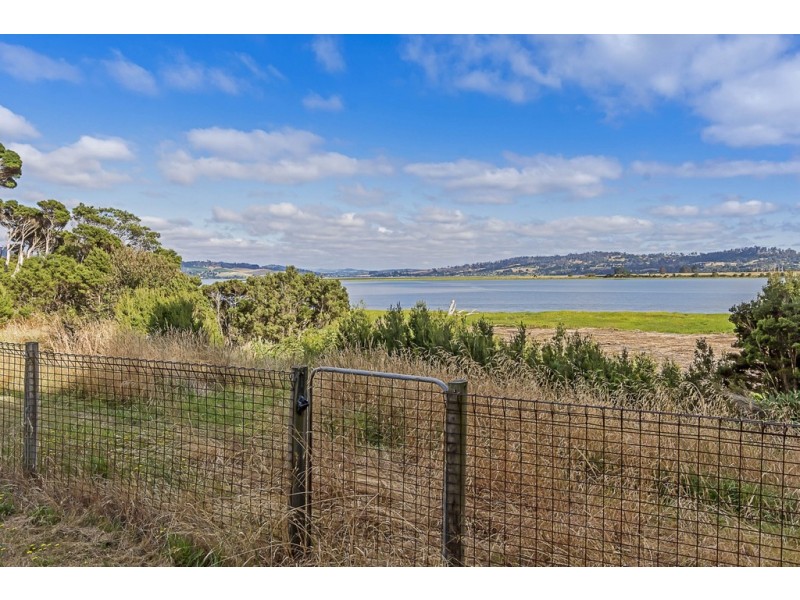24 Beach Road, Legana TAS 7277