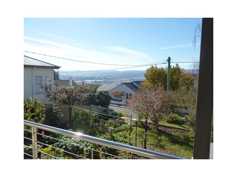 16 Broadview Crescent, Trevallyn TAS 7250