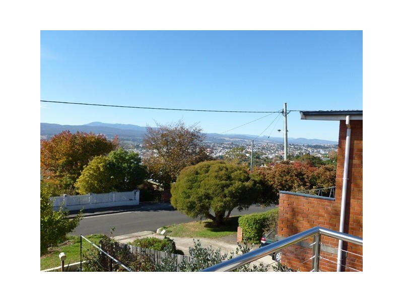 16 Broadview Crescent, Trevallyn TAS 7250