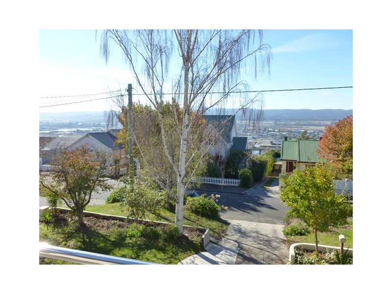 16 Broadview Crescent, Trevallyn TAS 7250