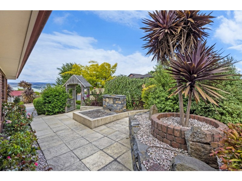 1 Picasso Place, Newnham TAS 7248