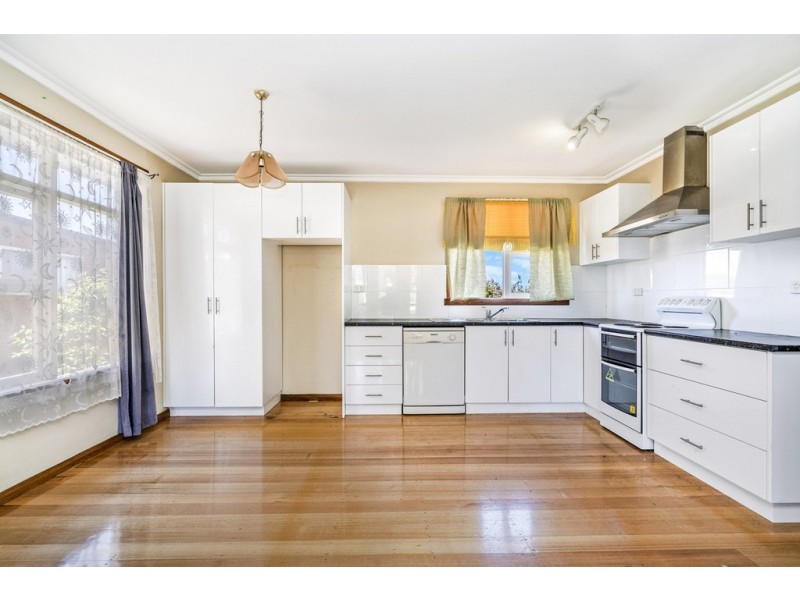 8 Paringa Avenue, Newnham TAS 7248