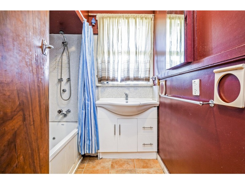 8 Paringa Avenue, Newnham TAS 7248