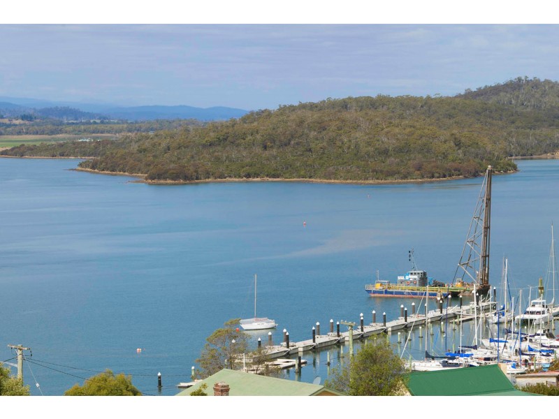 144 Oxford Street, Beauty Point TAS 7270