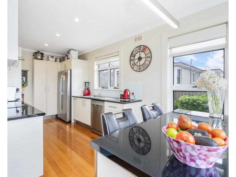 2 Paringa Avenue, Newnham TAS 7248