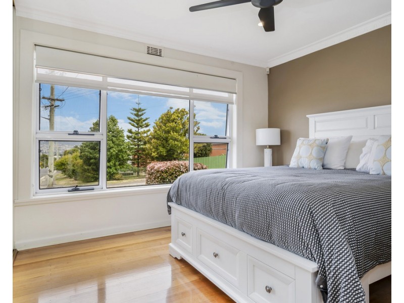 2 Paringa Avenue, Newnham TAS 7248
