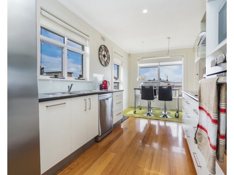 2 Paringa Avenue, Newnham TAS 7248