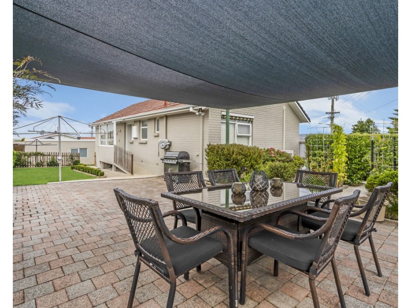 2 Paringa Avenue, Newnham TAS 7248