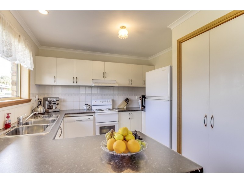 27 Rothesay Close, Newnham TAS 7248