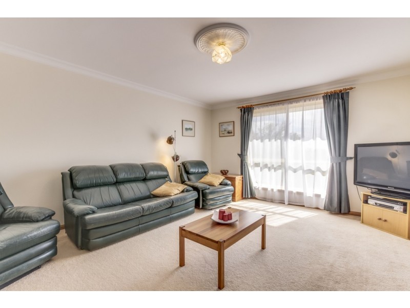 27 Rothesay Close, Newnham TAS 7248