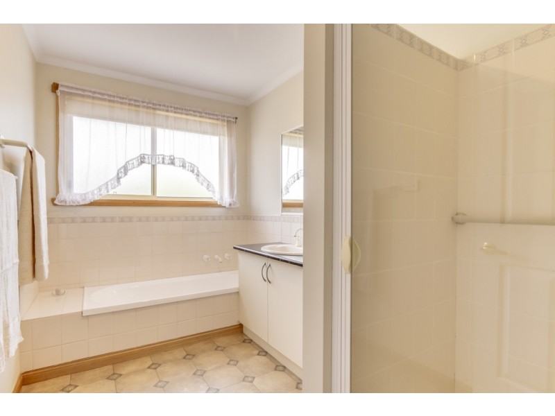 27 Rothesay Close, Newnham TAS 7248