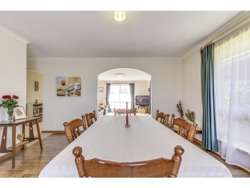 27 Rothesay Close, Newnham TAS 7248