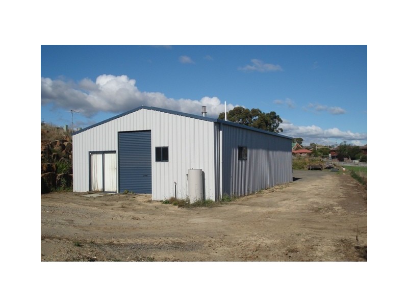 33 Roberts Crescent, Newnham TAS 7248