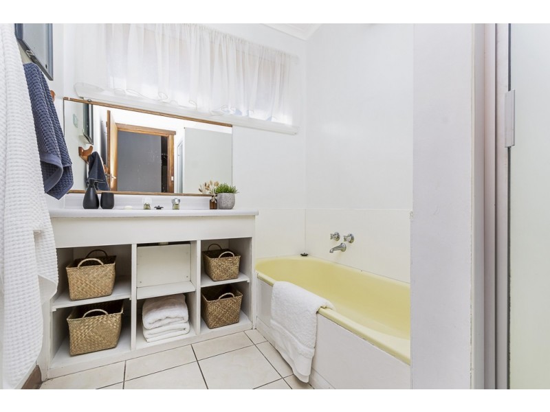 16 Arnold Street, Newnham TAS 7248