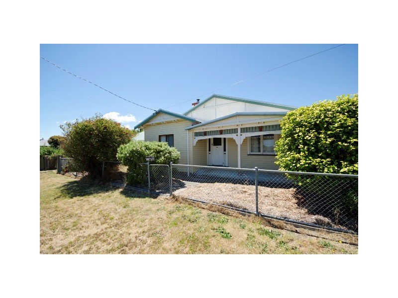 9 Charles Street, Cressy TAS 7302