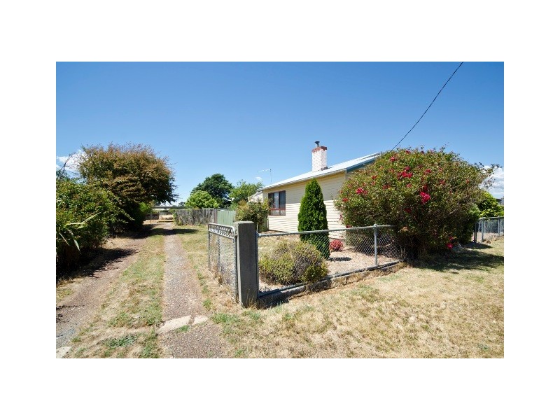 9 Charles Street, Cressy TAS 7302