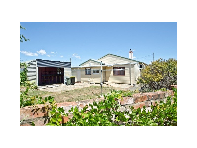 9 Charles Street, Cressy TAS 7302