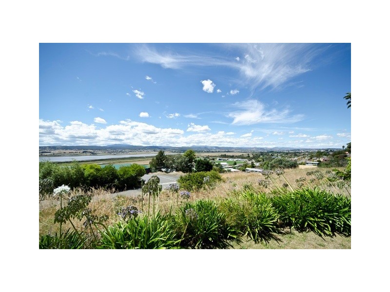 2 Emily Close, Riverside TAS 7250