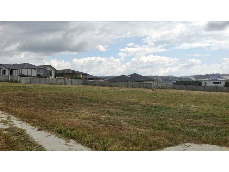 42 Penicola Place, Newnham TAS 7248