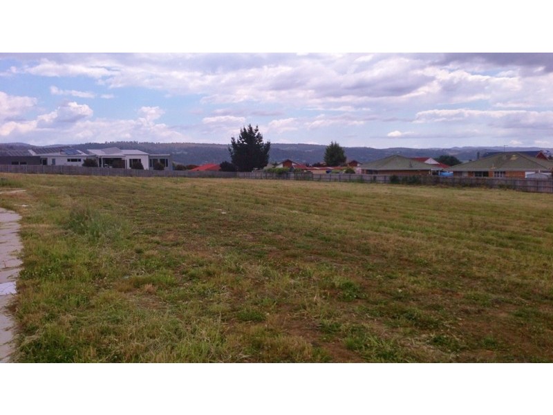 42 Penicola Place, Newnham TAS 7248