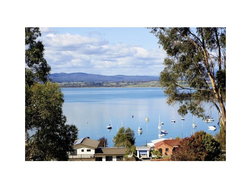 96 Oxford Street, Beauty Point TAS 7270