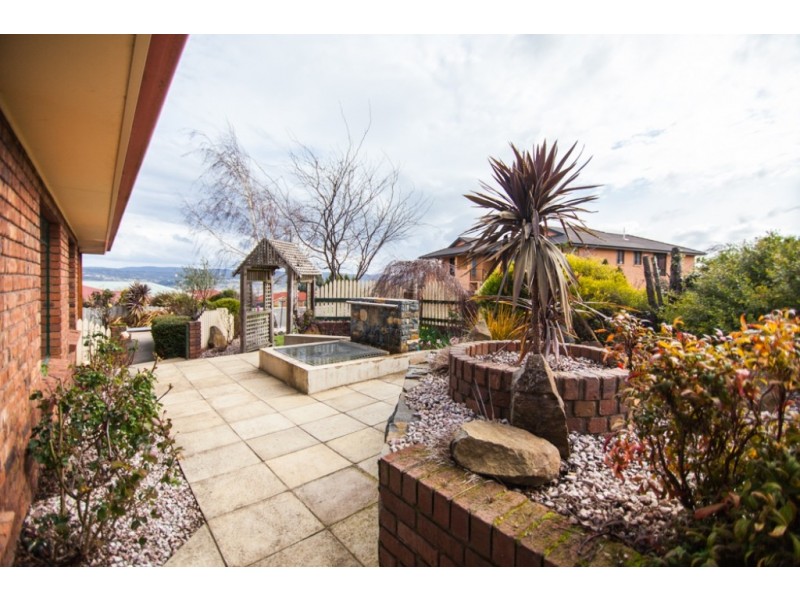 1 Picasso Place, Newnham TAS 7248