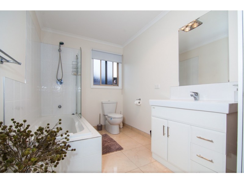 4/35 Rothesay Close, Newnham TAS 7248