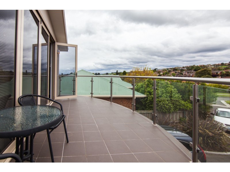 4/35 Rothesay Close, Newnham TAS 7248
