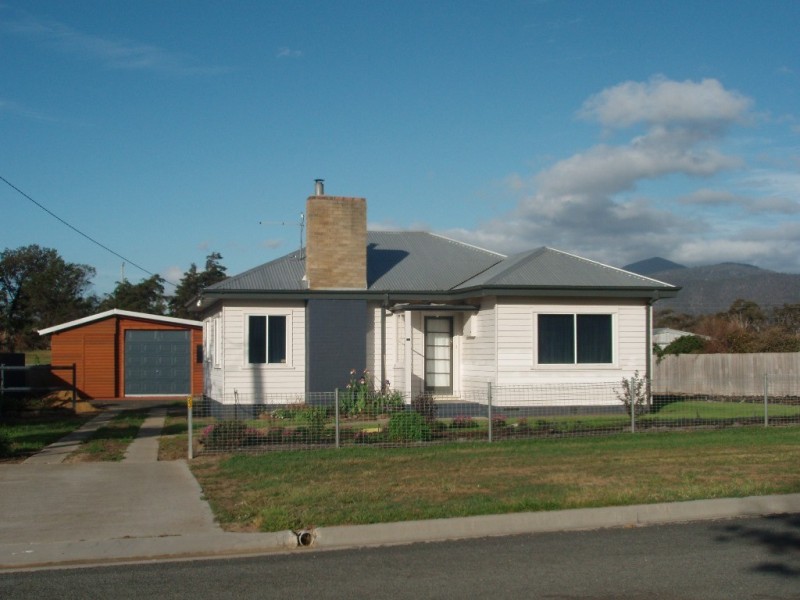 23 Churchill Street, Avoca TAS 7213