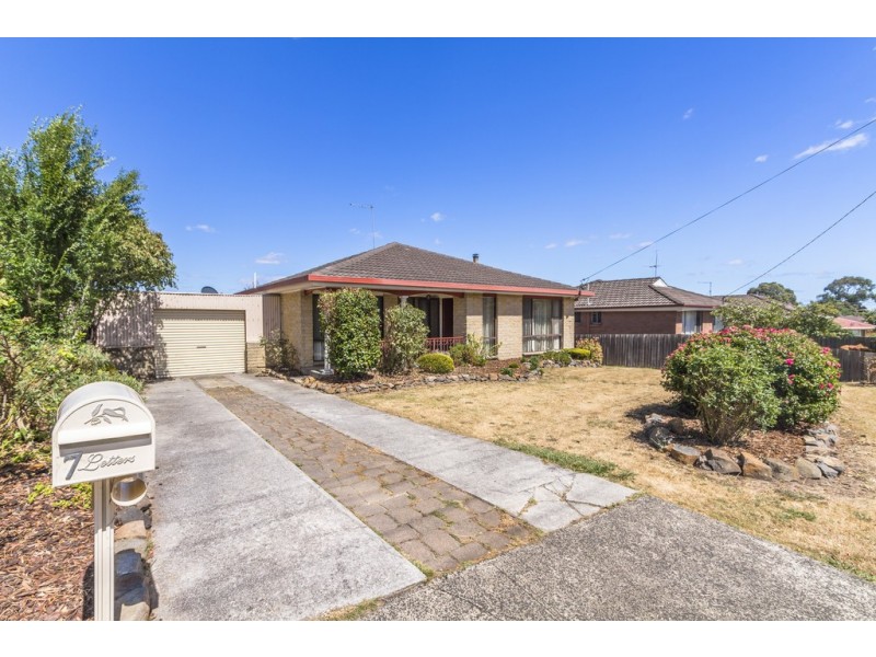 7 Sebastian Court, Newnham TAS 7248