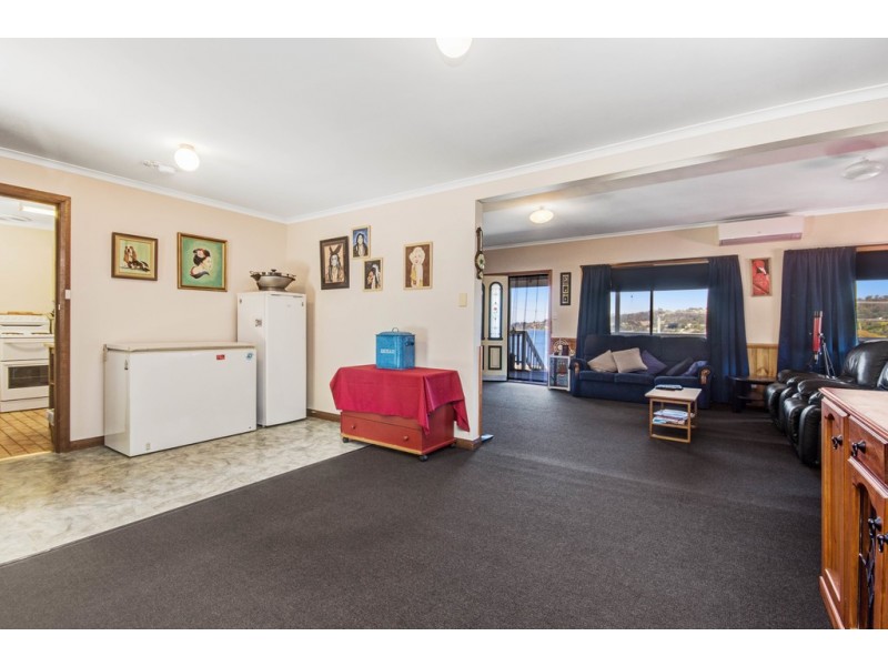 87 Gravelly Beach Road, Blackwall TAS 7275