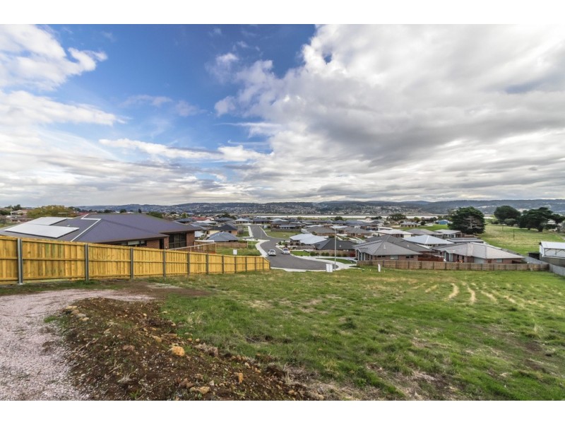 9 Ford Court, Newnham TAS 7248