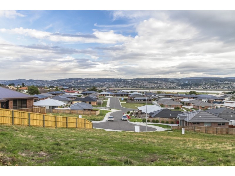 9 Ford Court, Newnham TAS 7248