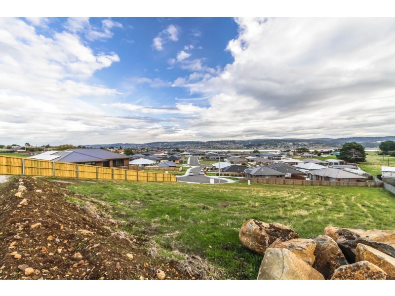 9 Ford Court, Newnham TAS 7248