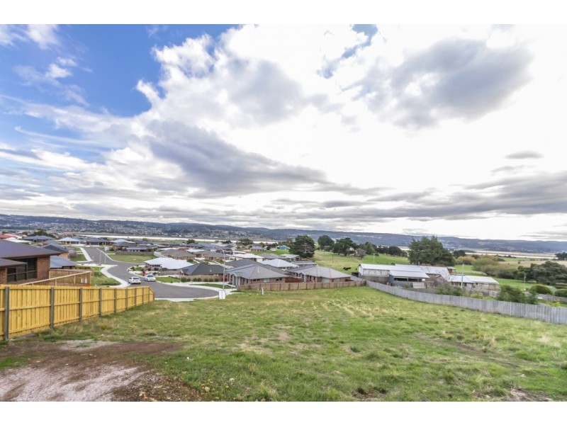 9 Ford Court, Newnham TAS 7248