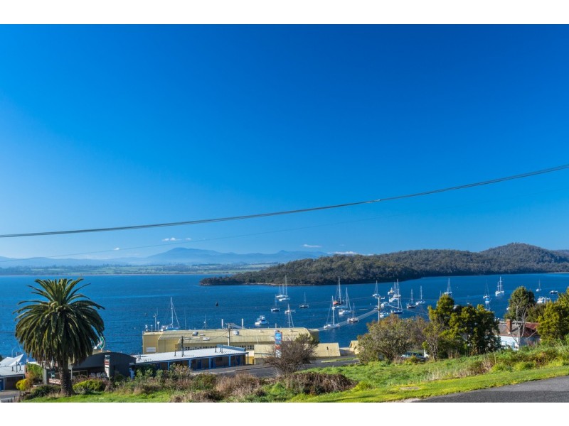 93 Robert Street, Beauty Point TAS 7270