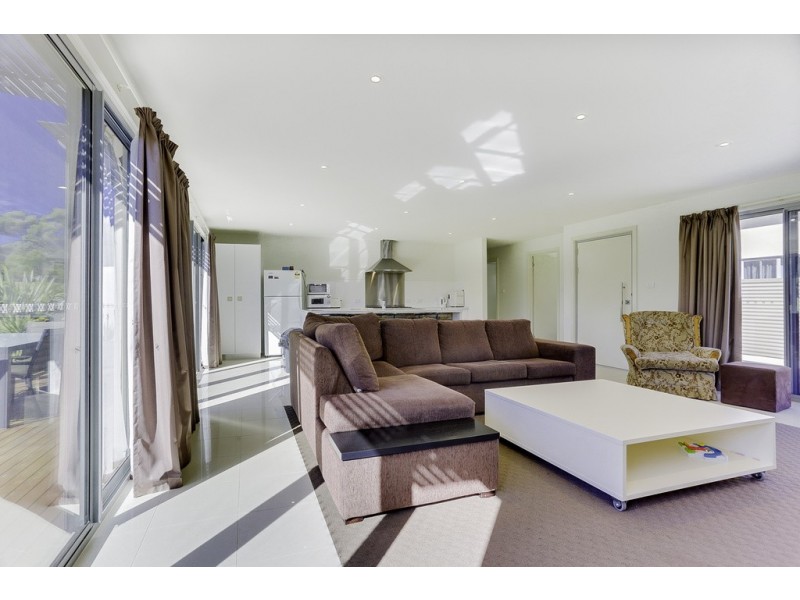 Unit 2 170 Hazard View Drive, Coles Bay TAS 7215