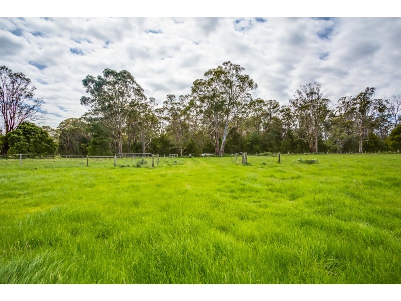 25 Cemetry Road, Beaconsfield TAS 7270