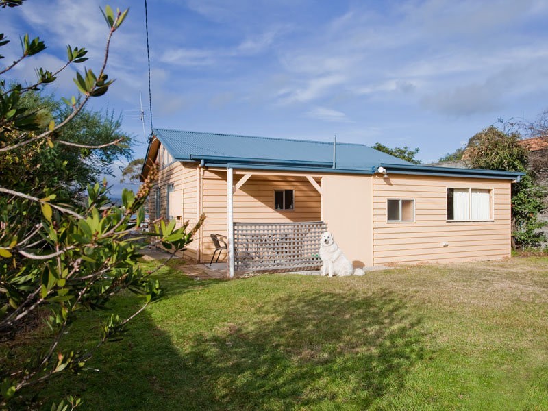 4 Nairana Street, Gravelly Beach TAS 7276