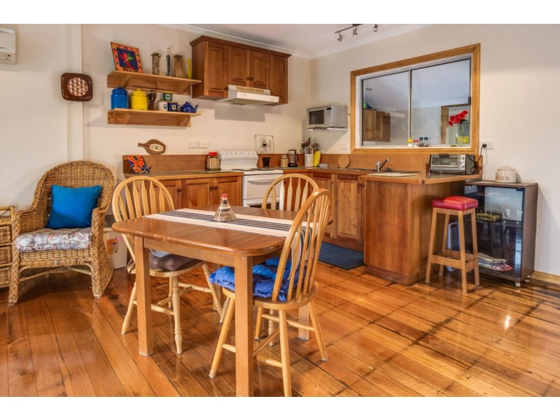 4 Nairana Street, Gravelly Beach TAS 7276