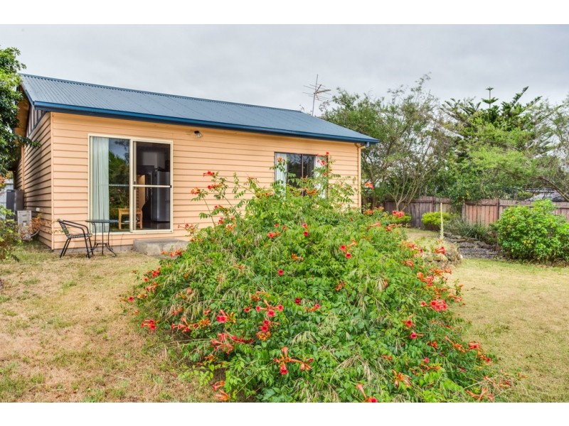 4 Nairana Street, Gravelly Beach TAS 7276