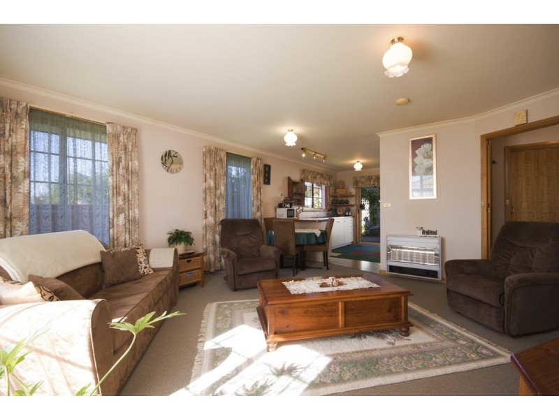 2/15 Beatty Street, Beauty Point TAS 7270