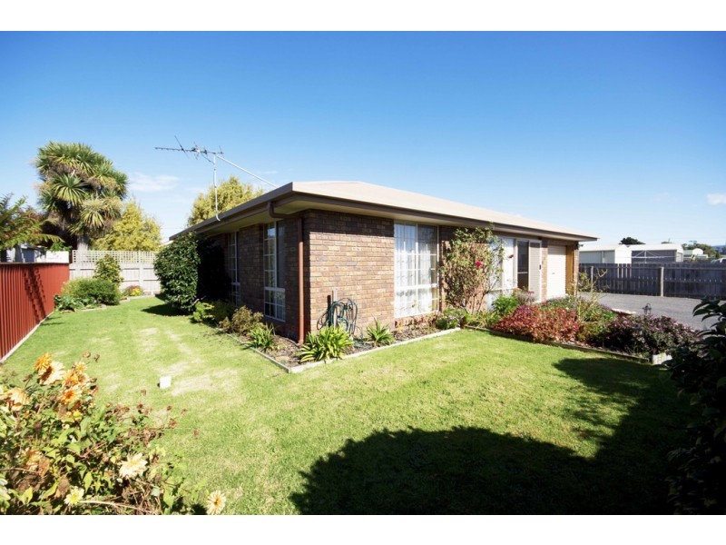 2/15 Beatty Street, Beauty Point TAS 7270