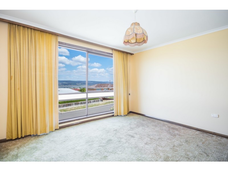 26 Julie Crescent, Newnham TAS 7248