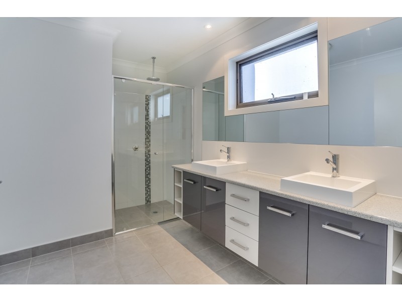 16 Quarantine Road, Kings Meadows TAS 7249
