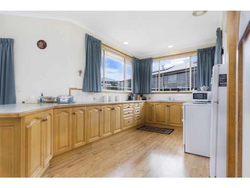 4 Picasso Place, Newnham TAS 7248