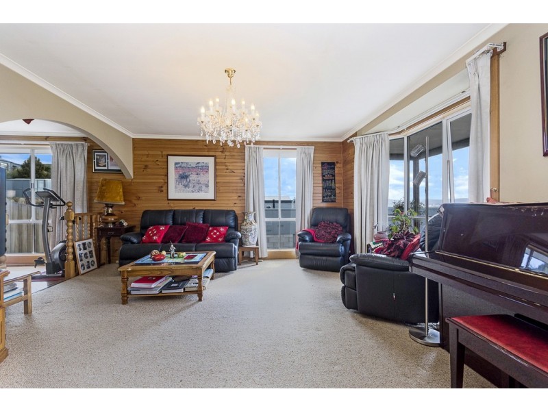 35 Floreat Crescent, Trevallyn TAS 7250