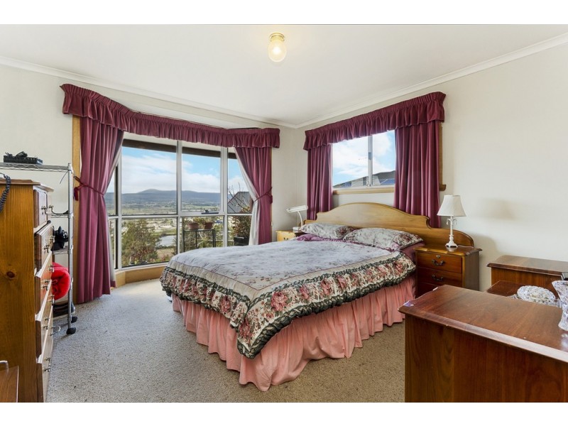 35 Floreat Crescent, Trevallyn TAS 7250