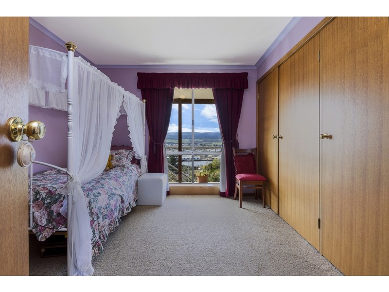 35 Floreat Crescent, Trevallyn TAS 7250