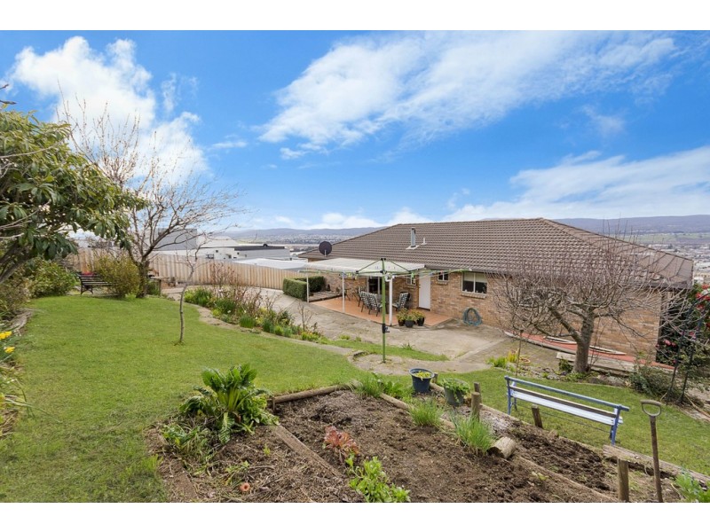 35 Floreat Crescent, Trevallyn TAS 7250